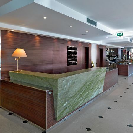 Hotel Regina Fronte Mare Rimini Buitenkant foto