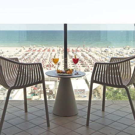 Hotel Regina Fronte Mare Rimini Buitenkant foto
