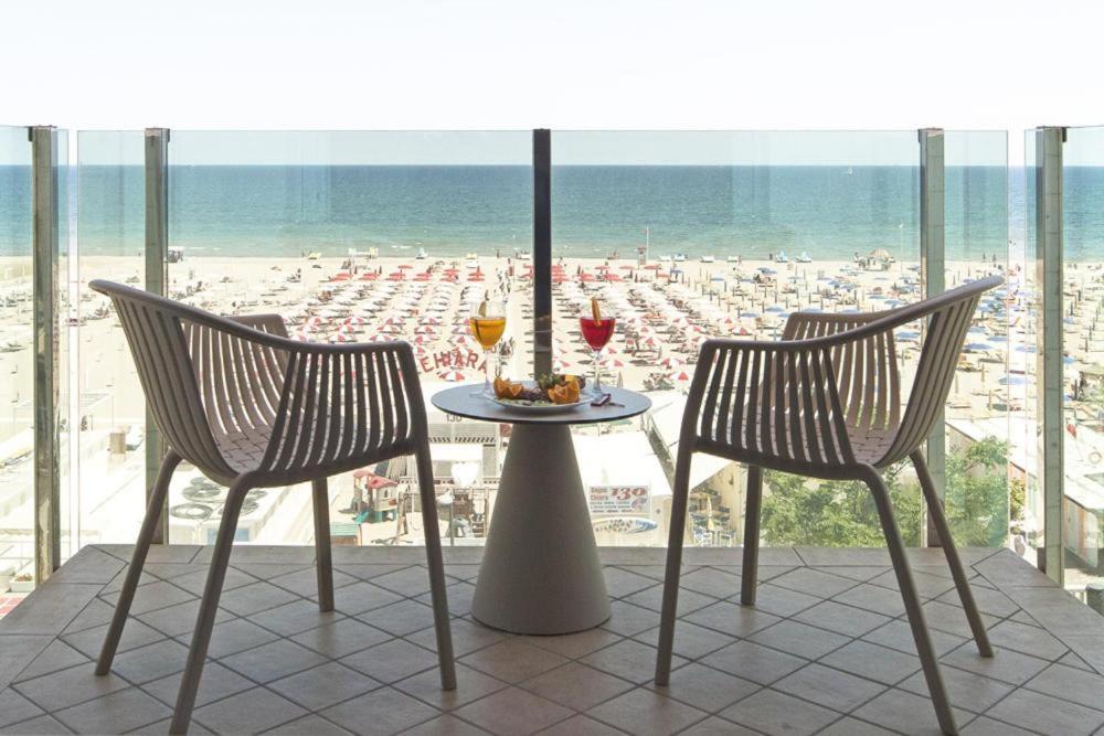Hotel Regina Fronte Mare Rimini Buitenkant foto