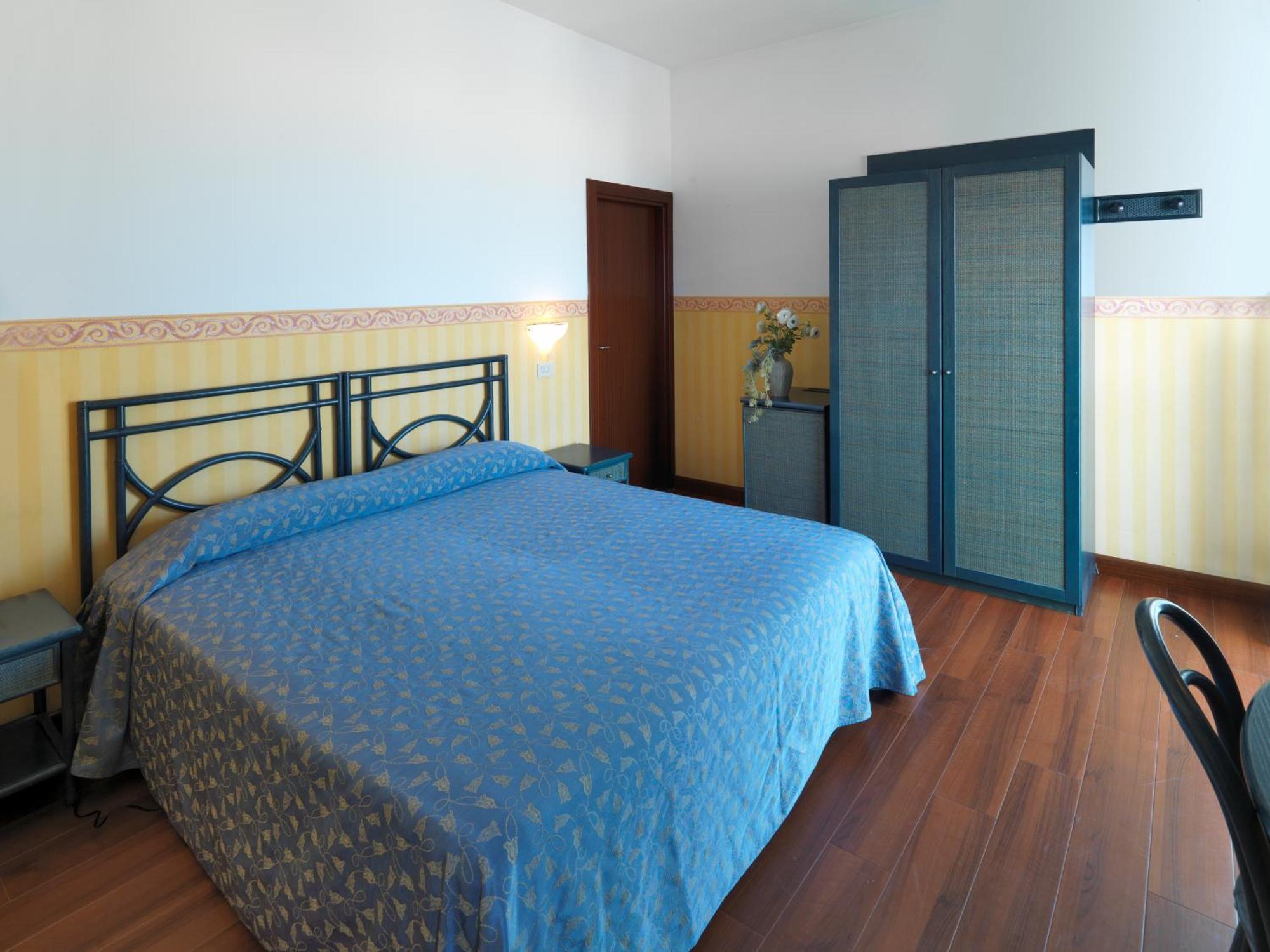 Hotel Regina Fronte Mare Rimini Buitenkant foto