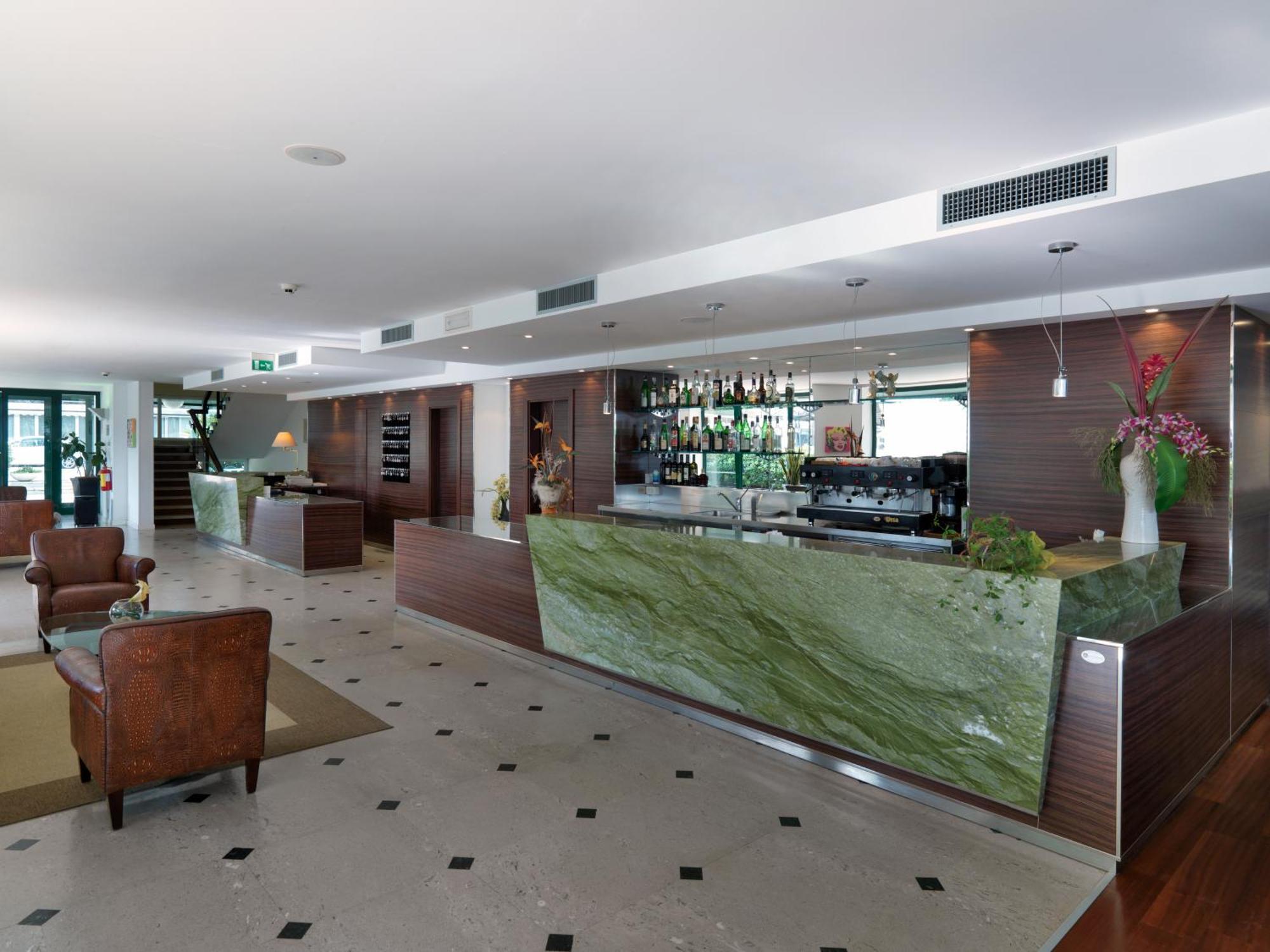 Hotel Regina Fronte Mare Rimini Buitenkant foto