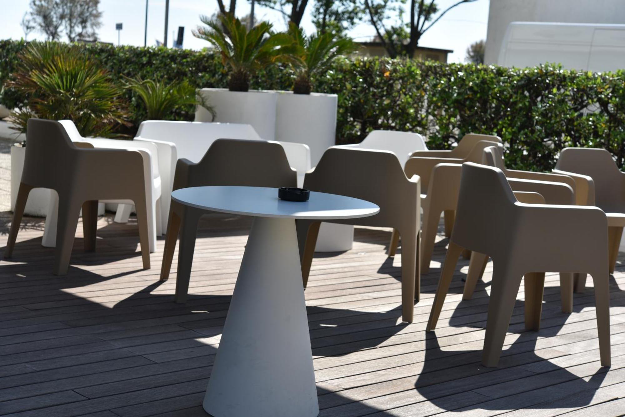 Hotel Regina Fronte Mare Rimini Buitenkant foto
