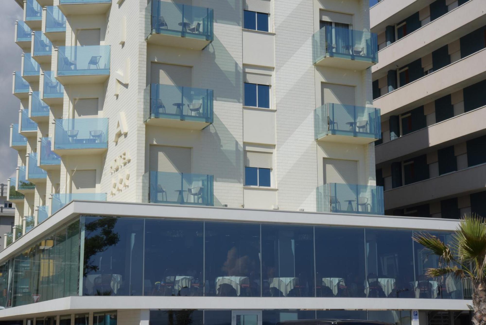 Hotel Regina Fronte Mare Rimini Buitenkant foto
