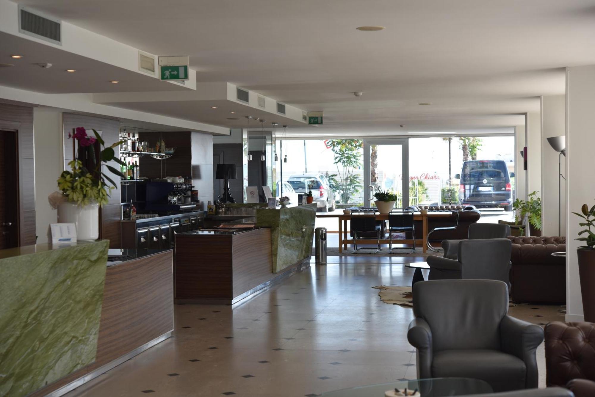 Hotel Regina Fronte Mare Rimini Buitenkant foto