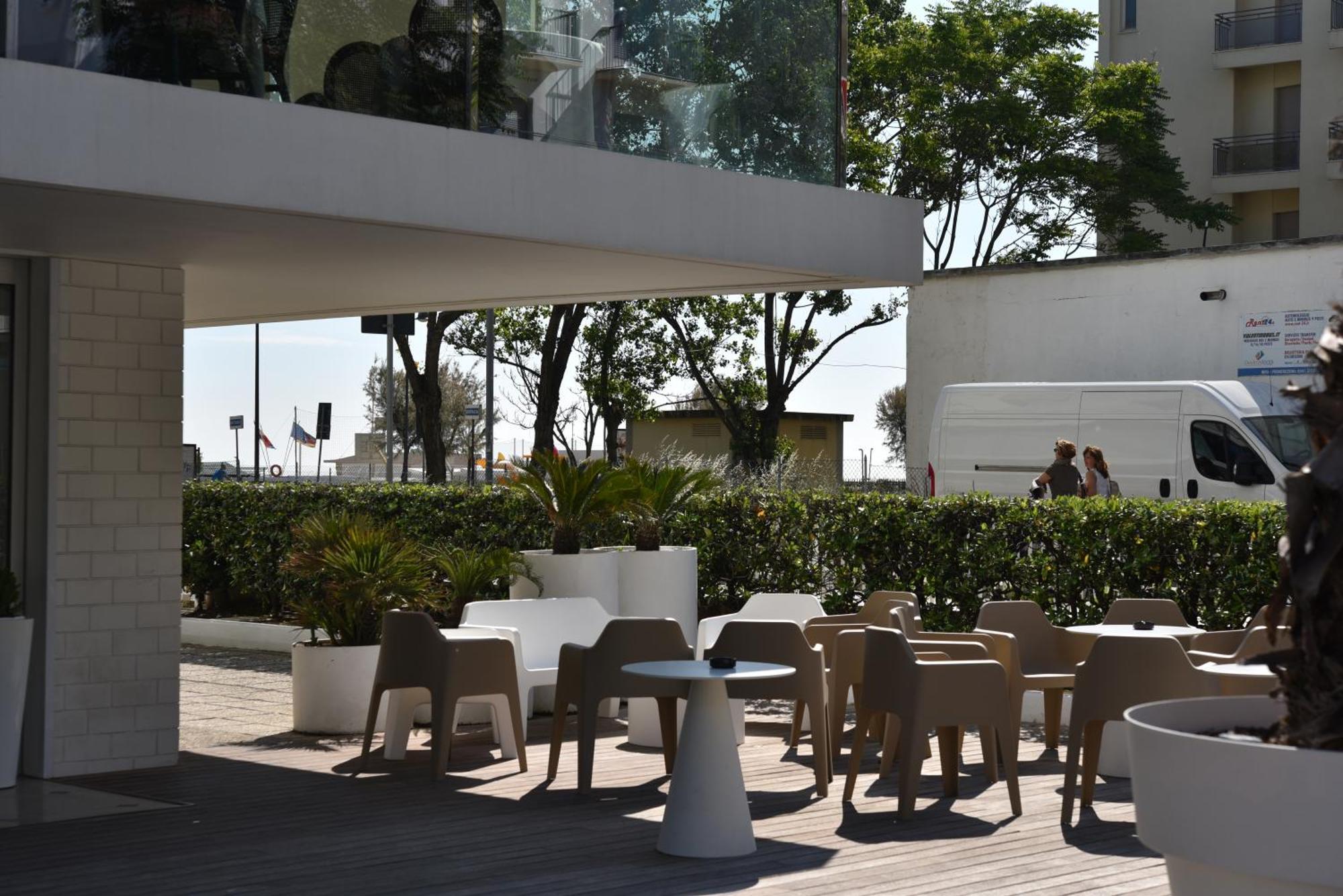 Hotel Regina Fronte Mare Rimini Buitenkant foto