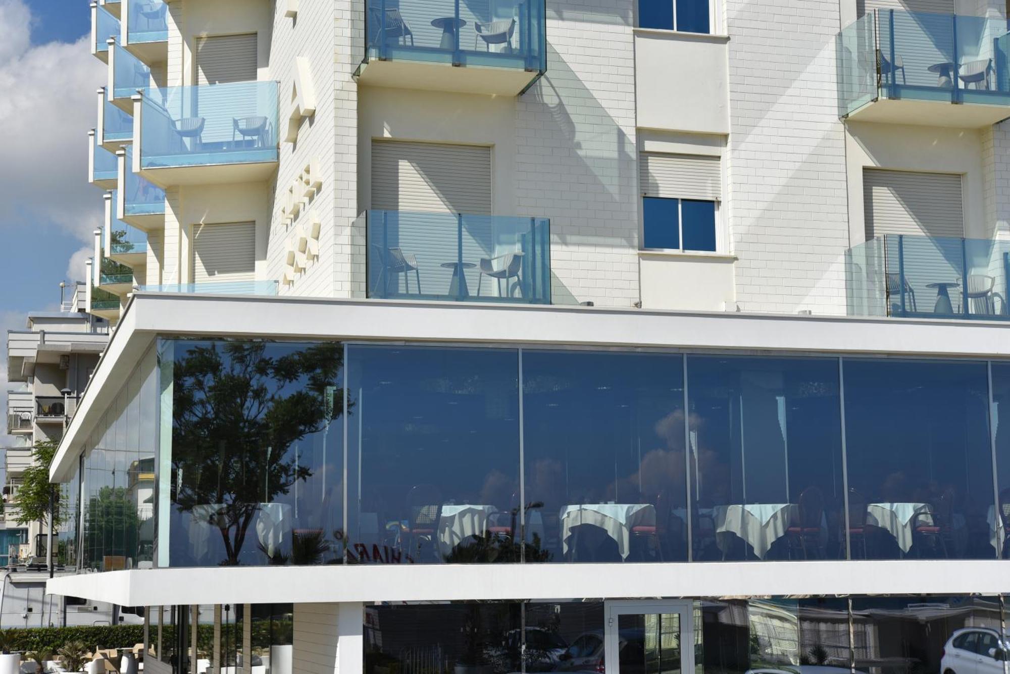 Hotel Regina Fronte Mare Rimini Buitenkant foto