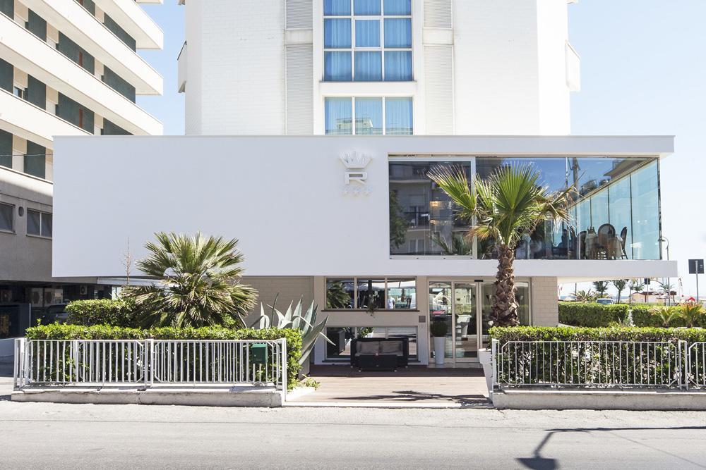 Hotel Regina Fronte Mare Rimini Buitenkant foto