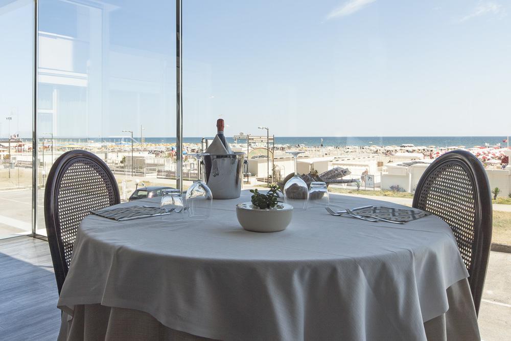 Hotel Regina Fronte Mare Rimini Buitenkant foto