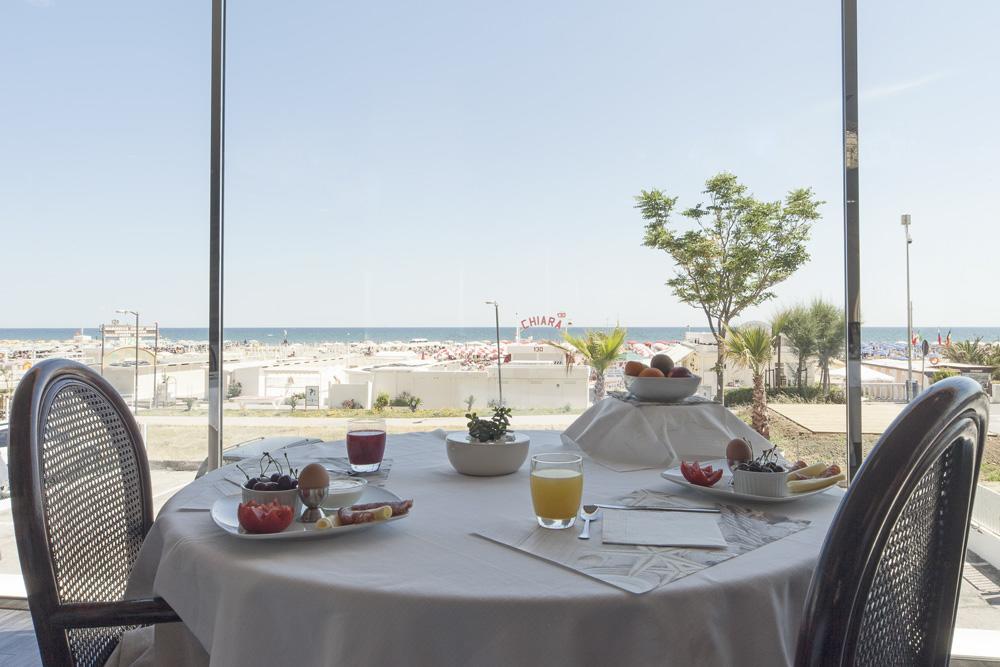 Hotel Regina Fronte Mare Rimini Buitenkant foto