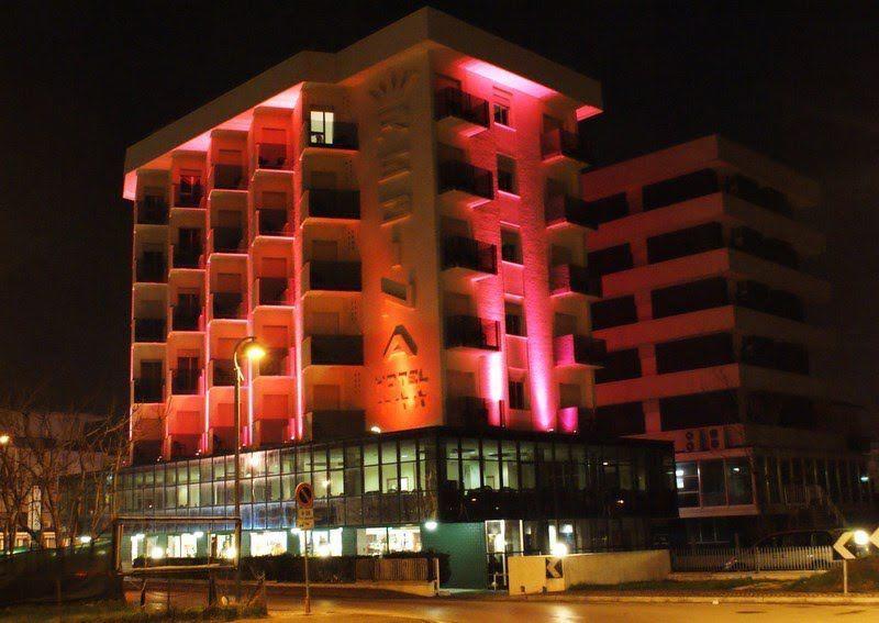 Hotel Regina Fronte Mare Rimini Buitenkant foto